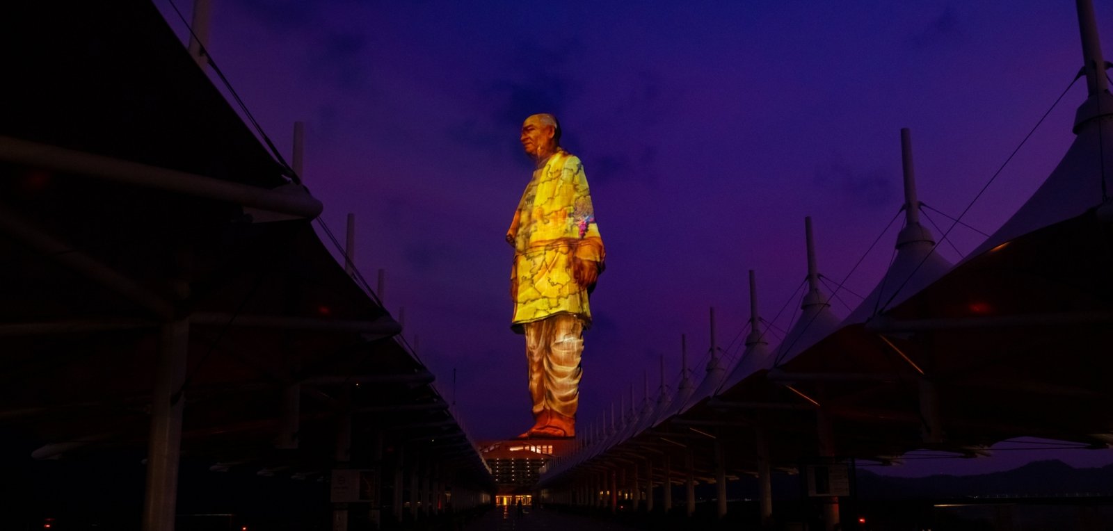 Enjoy A Wonderful Lighting Show At Night On The Statue Of Unity Kevadia