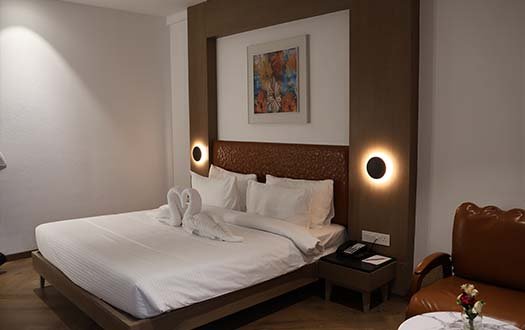 Superior Room - River, Hill & Statue View